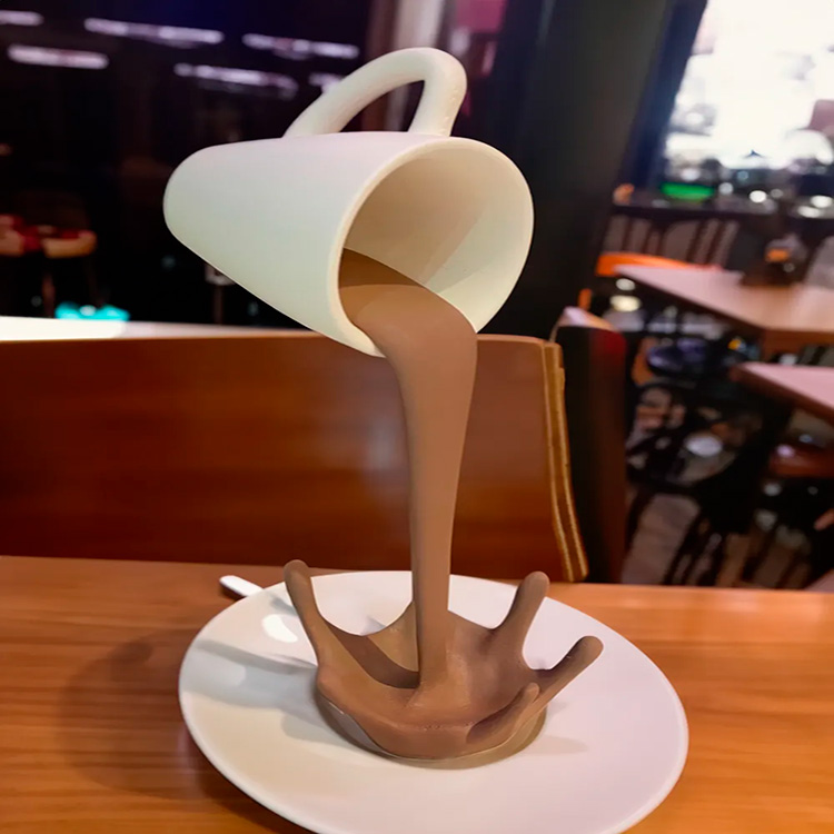 Escultura Caneca de Café Flutuante